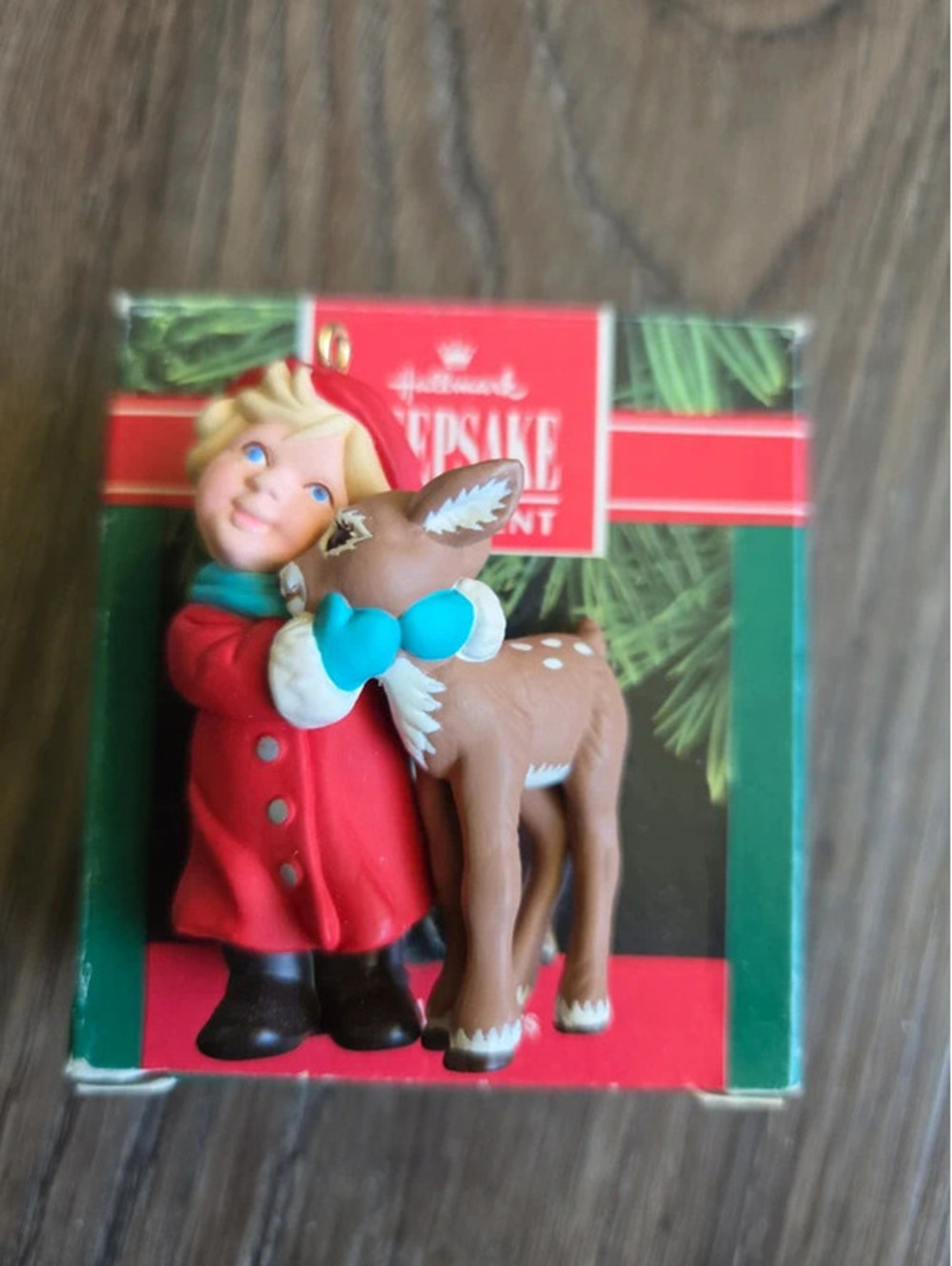Hallmark 1990 lovable dears  holiday ornament